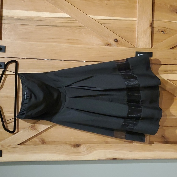 Express Women's Size 4 Black Strapless Pleated Midi Dress with Mesh Detail - Picture 1 of 7